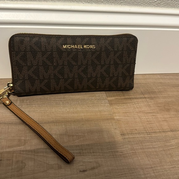 MICHAEL MICHAEL KORS
Large Logo Continental Wallet - Picture 2 of 5